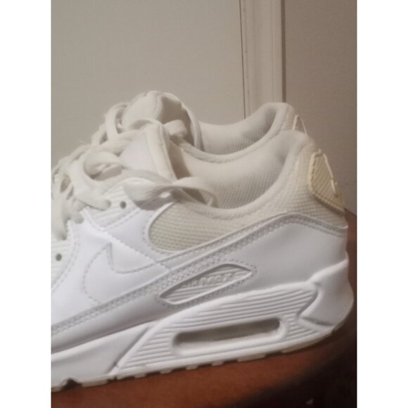 Size 8 - Women’s Nike Air Max 90 White Triple White Running Shoes Lace Up - Picture 10 of 14